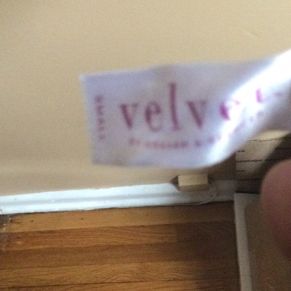 SOLD - Tank top bundle - Picture 4 of 8